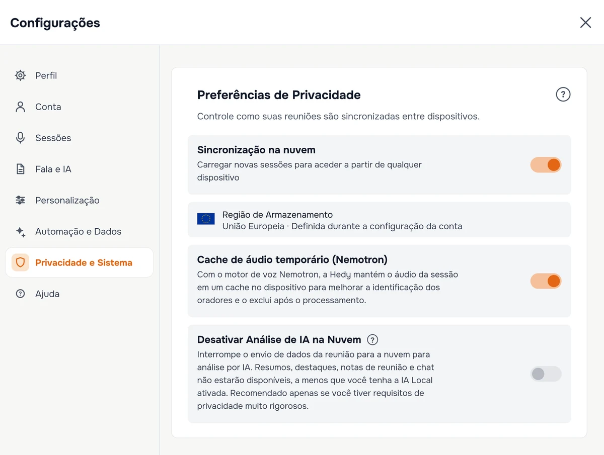 Painel “Preferências de Privacidade” nas configurações do Hedy, mostrando o controle “Sincronização na nuvem”, a linha não editável “Região de Armazenamento” com o valor “União Europeia · Definida durante a configuração da conta” e o controle “Desativar Análise de IA na Nuvem” na posição desligada