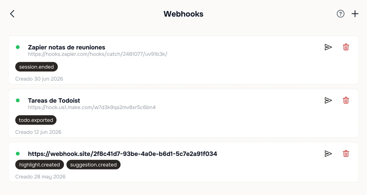 La pantalla de Webhooks en Hedy, con tres webhooks configurados junto a sus URL, las etiquetas de eventos suscritos y las fechas de creación