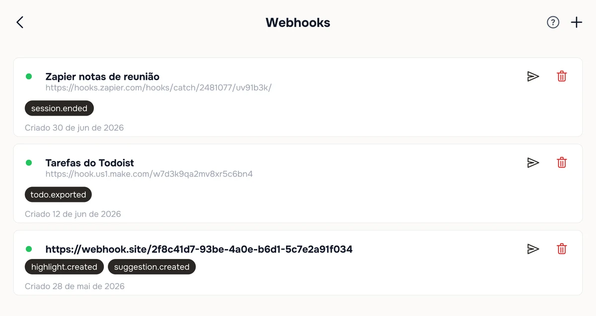 A tela de Webhooks no Hedy, listando três webhooks configurados com suas URLs, os chips de eventos assinados e as datas de criação