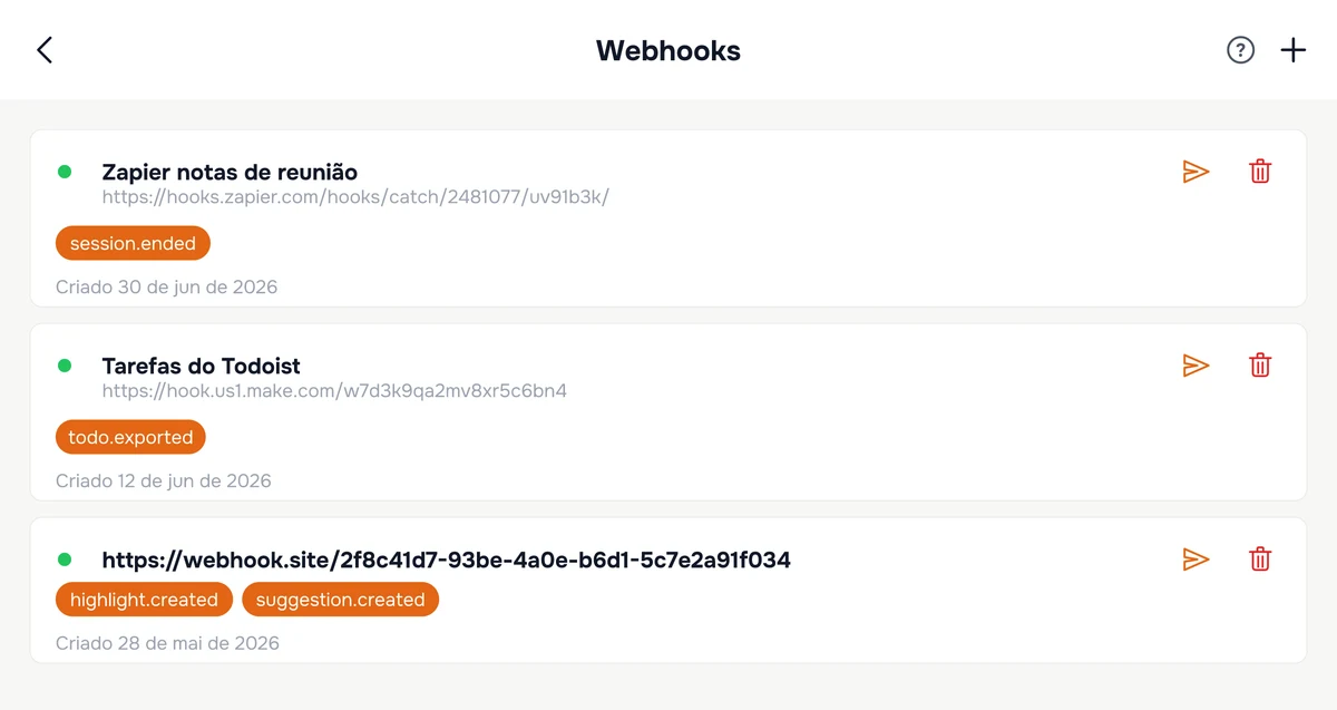 A tela de Webhooks no Hedy, listando três webhooks configurados com suas URLs, os chips de eventos assinados e as datas de criação
